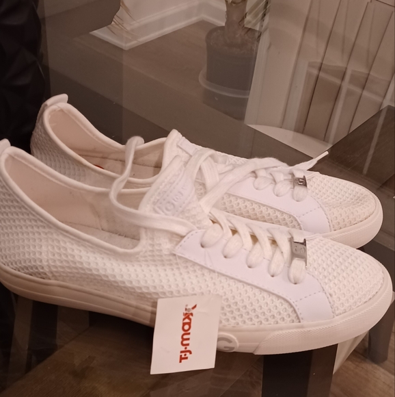 GBG by Guess Shoes Gbg Guess New White Sneakers Sznwt Poshmark